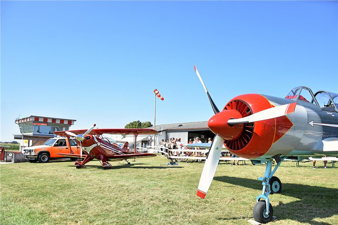 Unfall nach missglückter Landung auf dem Flugplatz Heiningen Der Flugplatz in Heiningen, auf dem im Sommer 2024 ein großes Flugplatzfest stattfand. Symbolfoto: Tobias Sellmaier