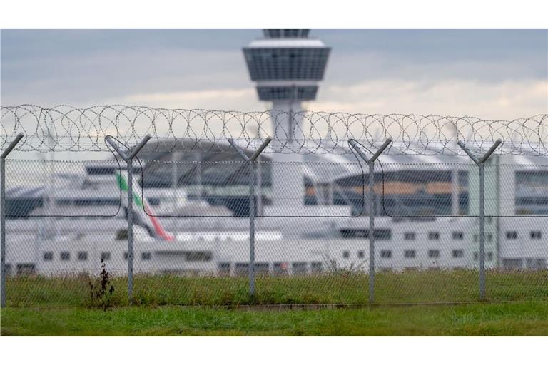 Der Flugverkehr wurde am Morgen wieder regulär aufgenommen. (Symbolbild)