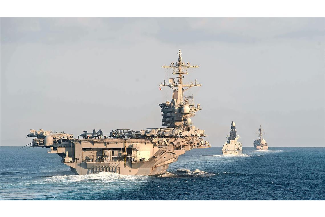 Der Flugzeugträger „Abraham Lincoln“ mit seinen 90 Kampfflugzeugen an Bord im Nahen Osten eingetroffen.