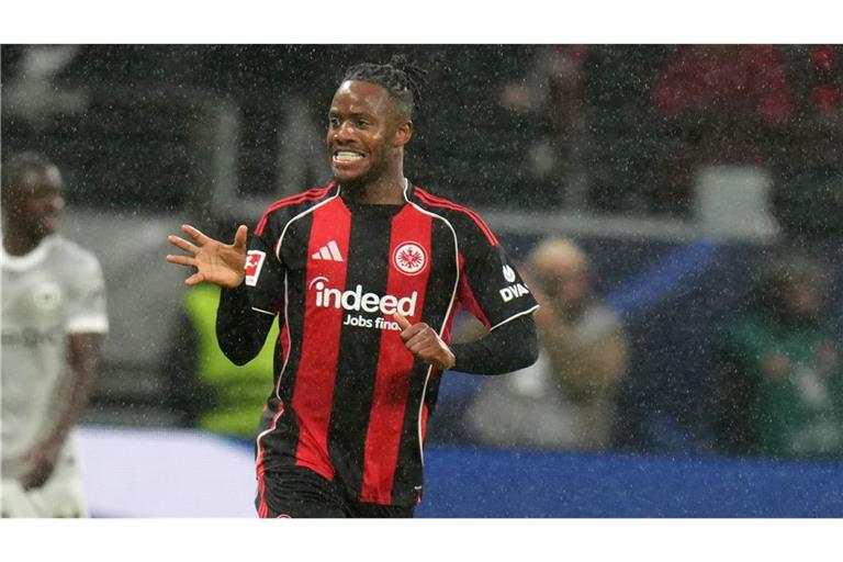Der Frankfurter Michy Matshuayi erzielte spät den Ausgleich per Elfmeter.