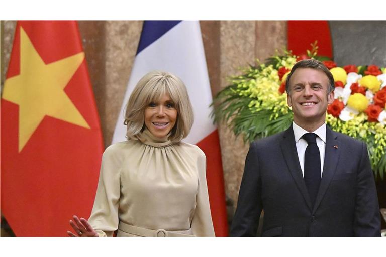 Der französische Präsident Emmanuel Macron mit seiner Frau Brigitte beim Staatsbesuch in Vietnam.