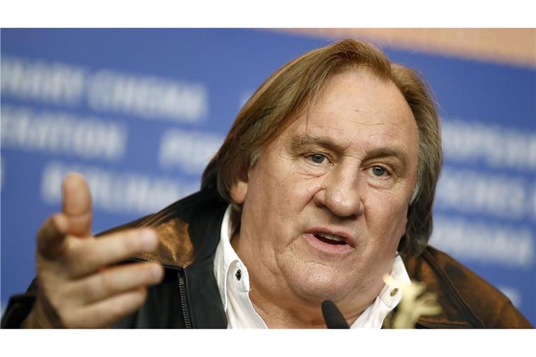 Der französische Schauspieler Gérard Depardieu hat zugegeben, eine der Klägerinnen berührt zu haben.
