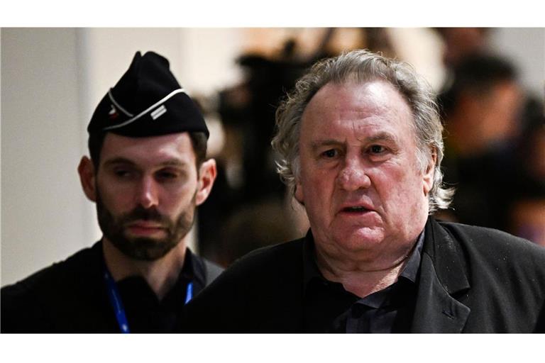 Der französische Schauspieler Gérard Depardieu soll sich wegen Vergewaltigungsvorwürfen vor Gericht. (Archvibild)