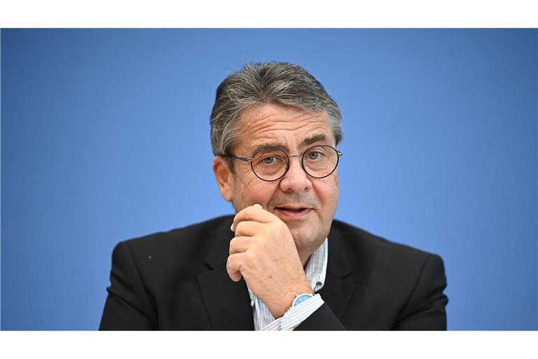 Der frühere Außenminister Sigmar Gabriel äußert sich zur Situation Kanadas. (Archivbild)