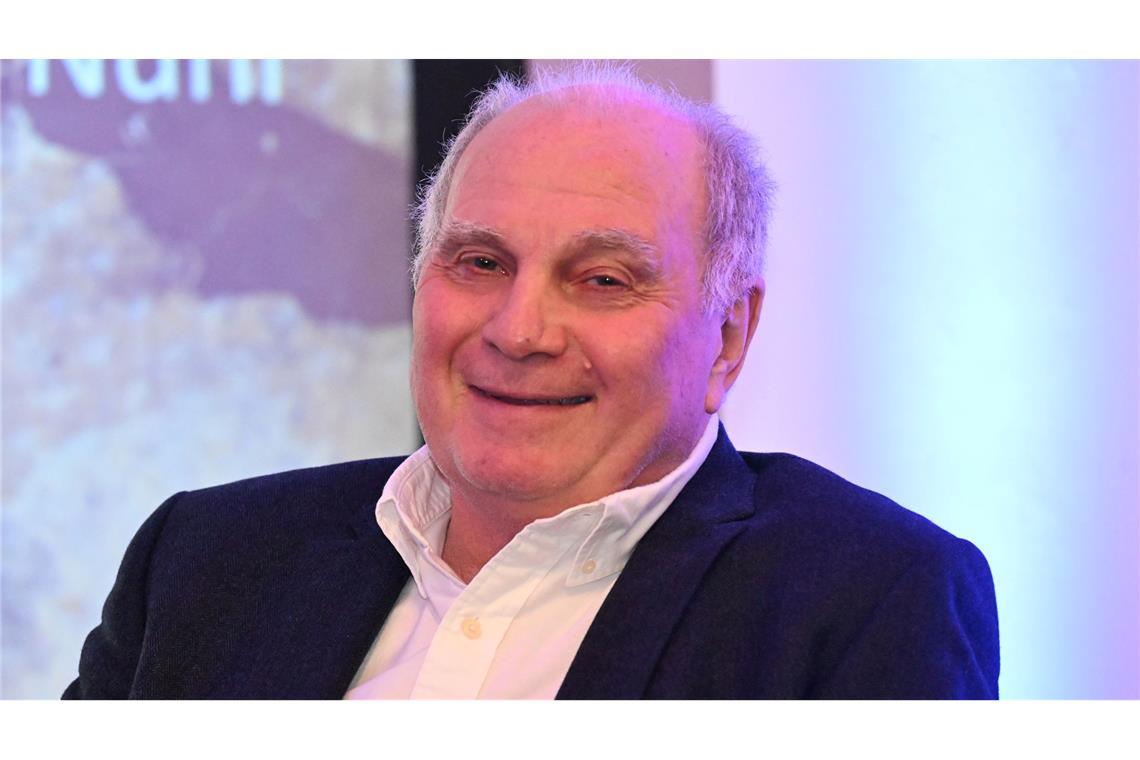 Hoeneß kritisiert Mentalität in Deutschland: "Jammer-Volk" Der frühere Bayern-Präsident Uli Hoeneß kritisiert die Mentalität in Deutschland.