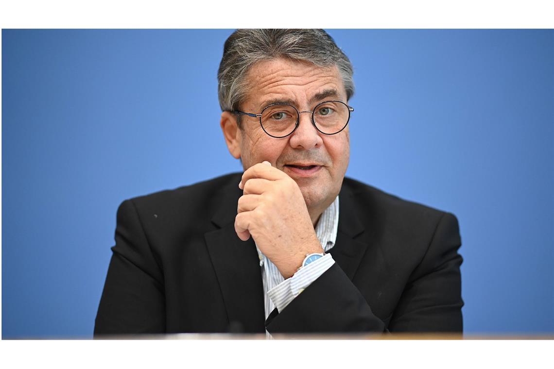 Ex-SPD-Chef Gabriel für Rheinmetalls Aufsichtsrat nominiert Der frühere SPD-Bundesvorsitzende Sigmar Gabriel (65) soll Aufsichtsratsmitglied von Deutschlands größtem Rüstungskonzern Rheinmetall werden. (Archivbild)