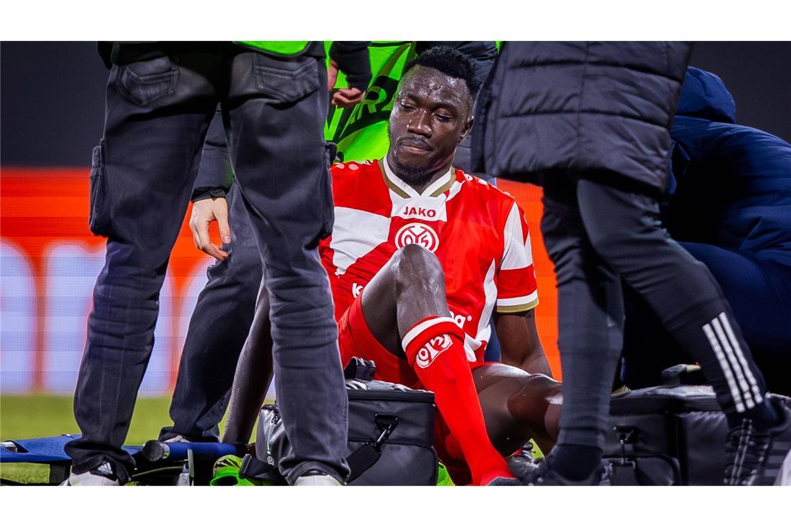 Der frühere Spieler des VfB Stuttgart verletzte sich im Achtelfinal-Hinspiel der Conference League.