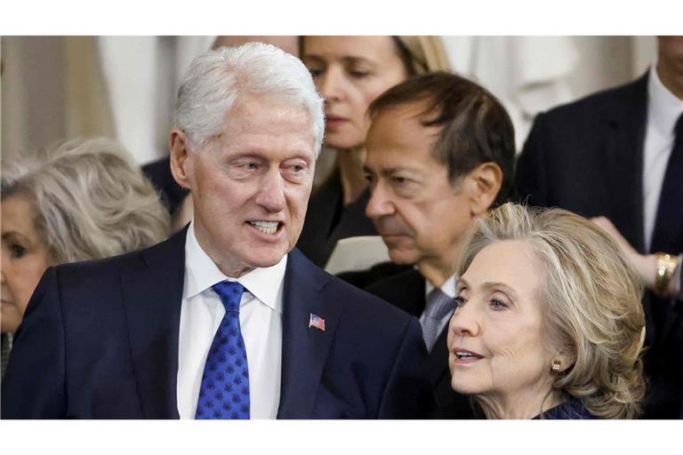 Der frühere US-Präsident Bill Clinton und seine Ehefrau Hillary Clinton schweigen zum Fall Epstein.
