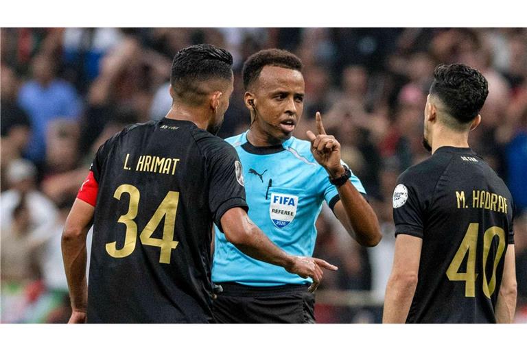 Der für die Fußball-WM vorgesehene Schiedsrichter Omar Artan durfte nicht in die USA einreisen. (Archivbild)