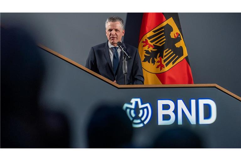 Der für die Geheimdienste zuständige Kanzleramtschef Thorsten Frei (CDU) verspricht dem BND den nötigen Instrumentenkasten für dessen künftige Aufgaben.