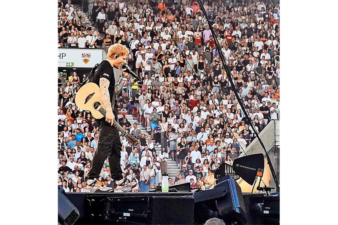 Nach Großevents wird ein neuer Rasen fällig Der Fußballrasen hat bereits beim Konzert von Ed Sheeran einiges abbekommen – und soll erneuert werden.
Foto: Ferdinando Iannone