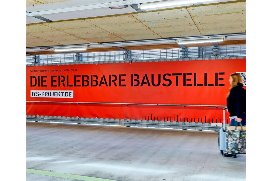 Der Fußgängertunnel zum Hauptbahnhof Stuttgart trägt längst den Beinamen „Fernwanderweg“.