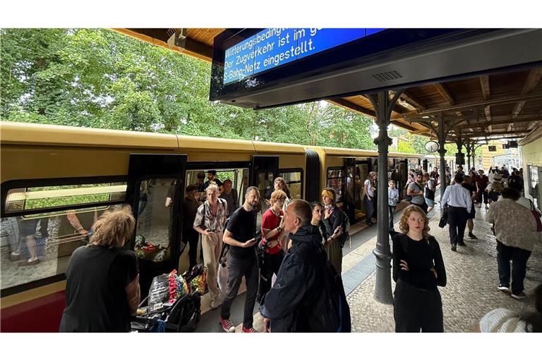 Der gesamte S-Bahn-Verkehr wurde am Abend eingestellt.