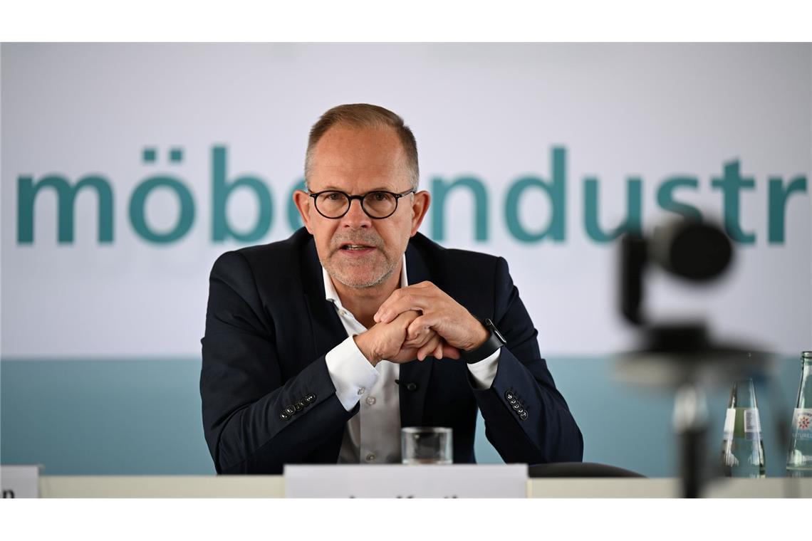 Der Geschäftsführer des Verbandes der Küchenmöbelindustrie, Jan Kurth ist überzeugt, dass es bergauf geht mit der Branche.