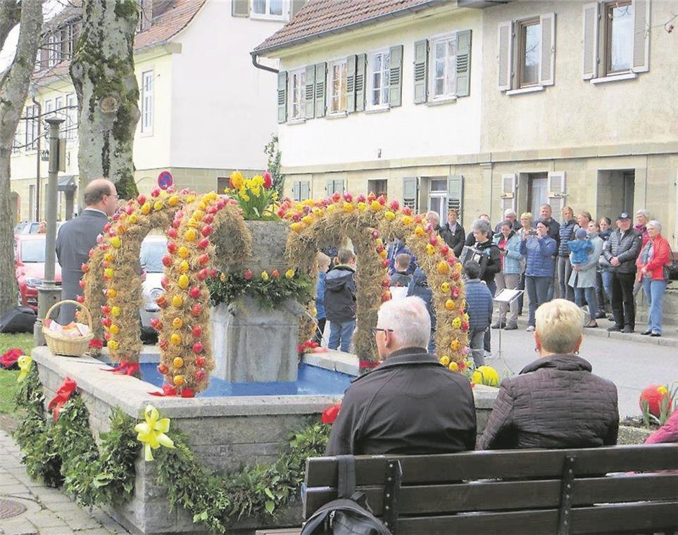 Mit Weisen Osterbrunnen eingeweiht Der geschmückte Osterbrunnen steht in der Fornsbacher Ortsmitte. Foto: privat