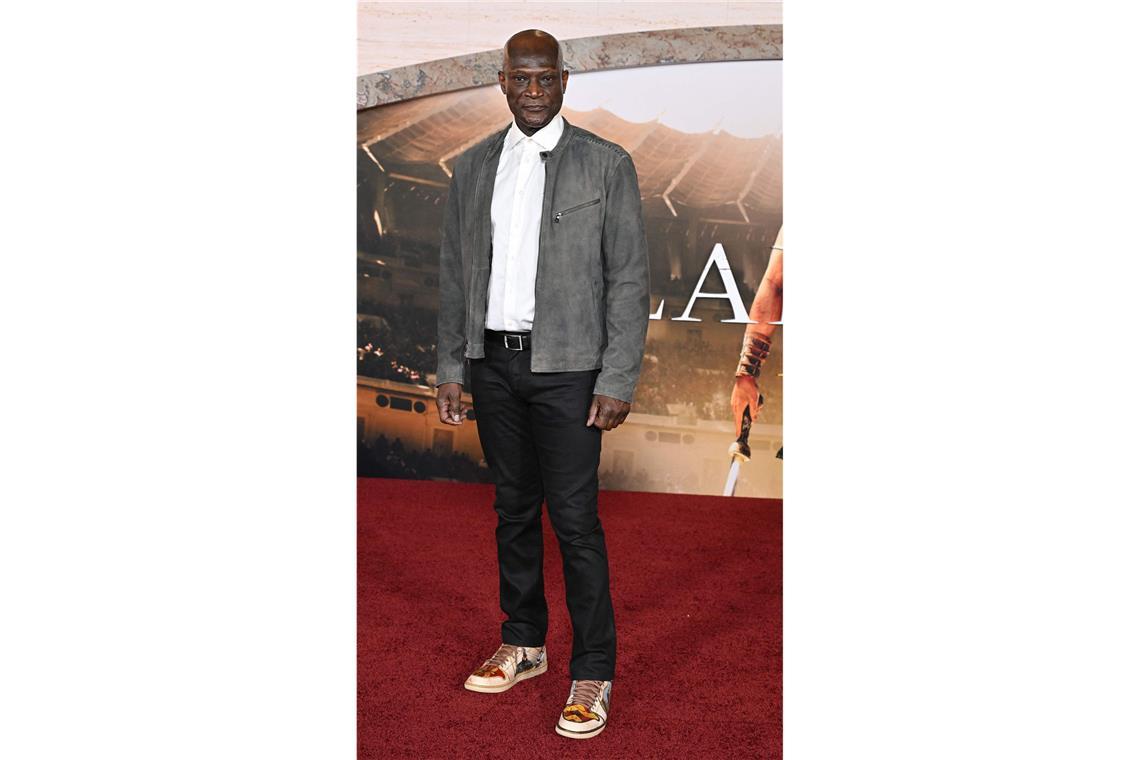 Paul Mescal, Denzel Washington & Co. auf dem roten Teppich Der ghanaisch-britische Schauspieler Peter Mensah, einer der Darsteller in „Gladiator II“, kam in grauem Jackett und schwarzer Hose zur Premiere.