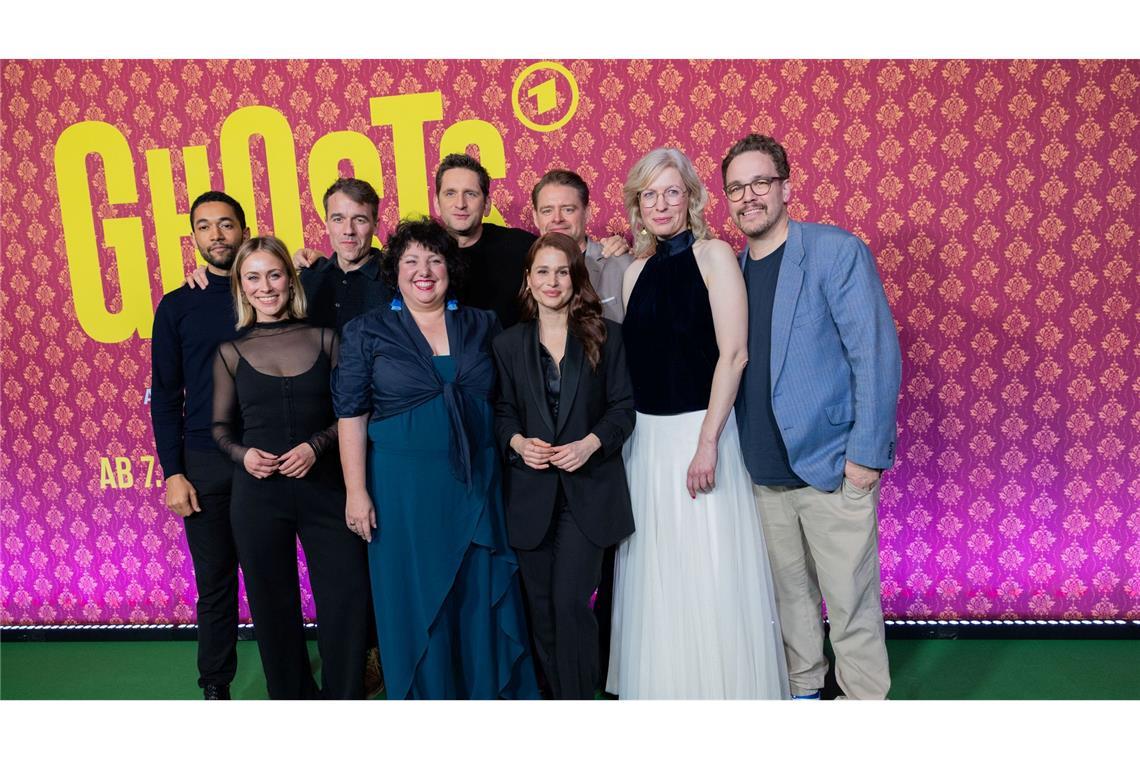 Geister-Comedy "Ghosts" zeigt Herz und Humor Der "Ghosts"-Cast bei der Premiere in Köln.