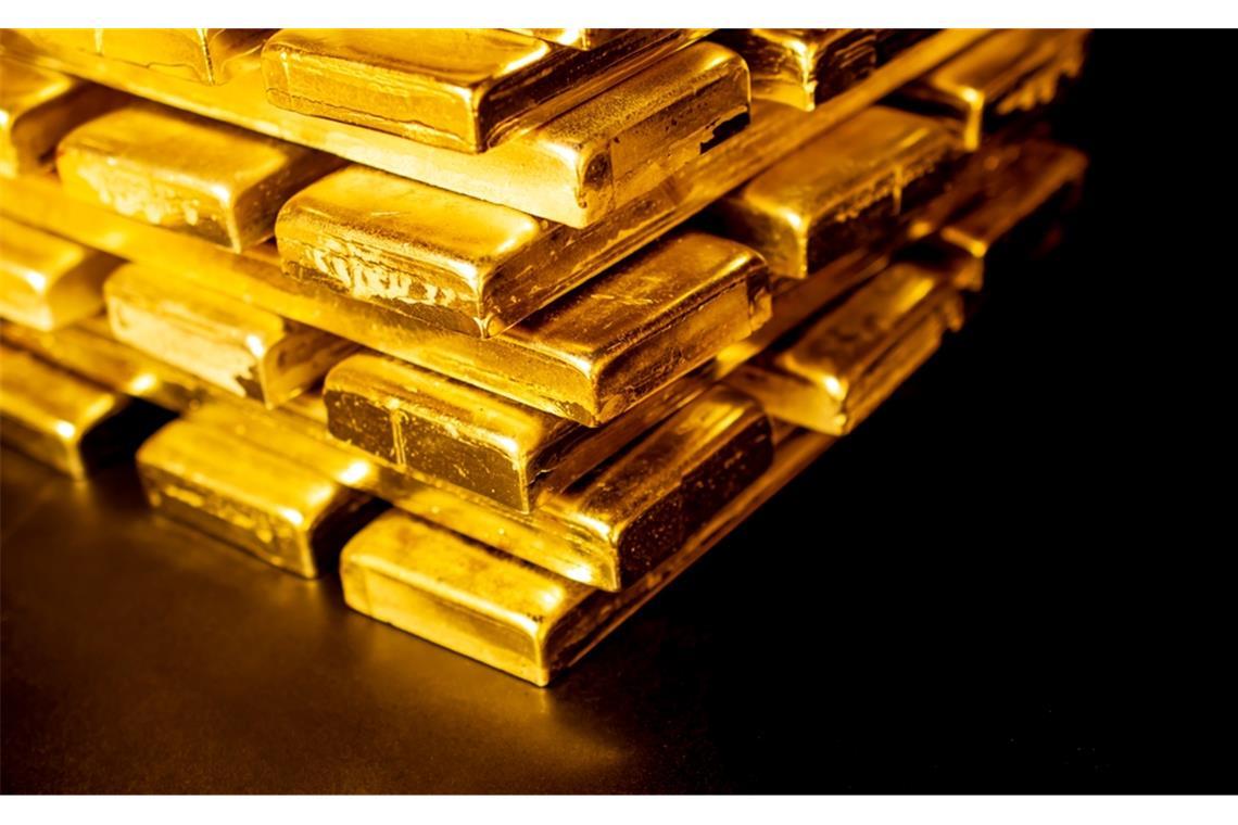 Goldpreis erstmals kurz vor 4.000 US-Dollar – Anleger setzen auf Sicherheit Der Goldpreis steht erstmals kurz vor 4000 US-Dollar pro Unze. Was hinter dem historischen Anstieg steckt und warum die Rallye noch nicht vorbei sein muss.