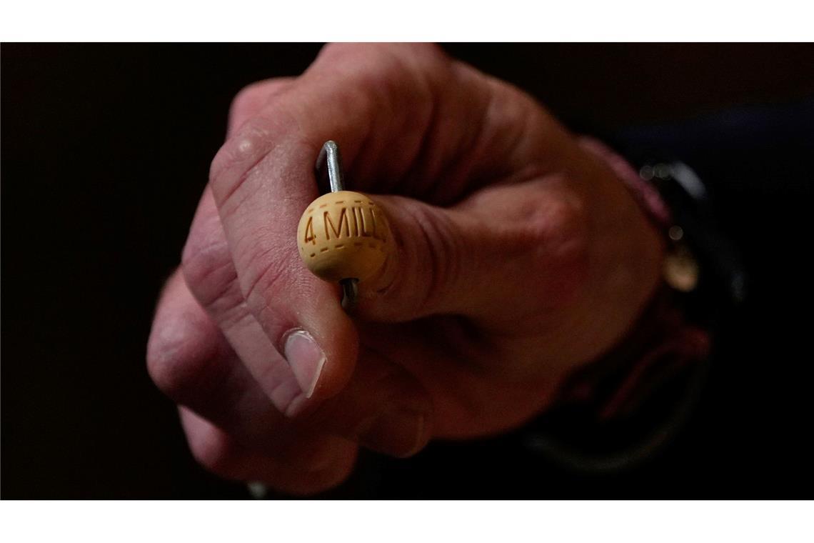 Der Hauptgewinn über vier Millionen Euro für ein ganzes Los ließ dieses Jahr circa eineinhalb Stunden auf sich warten. Um 10.44 Uhr wurde er gezogen.