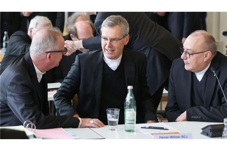 Der Hildesheimer Bischof Heiner Wilmer ist zum Vorsitzenden der Deutschen Bischofskonferenz gewählt worden.