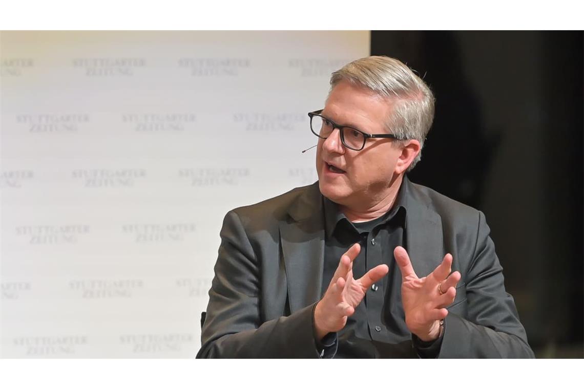 Der Hohenheimer Politologe Frank Brettschneider lässt jedes Jahr die Einstellung der Deutschen zur Demokratie erkunden. Die neuesten Erkenntnisse geben ihm Anlass zur Sorge.