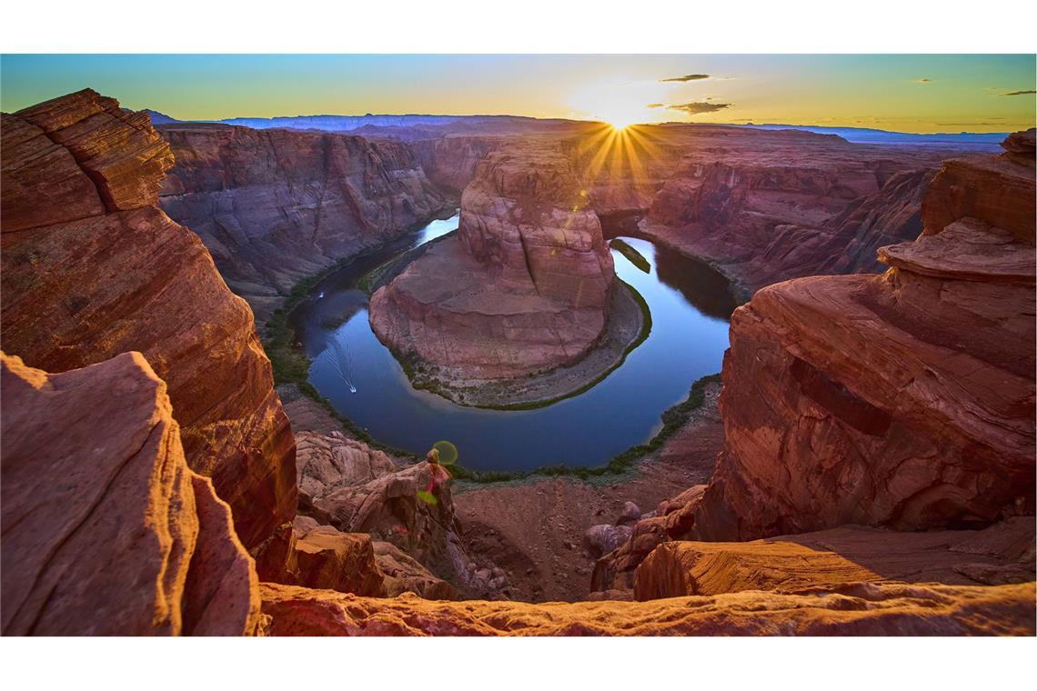 Der Horseshoe Bend ist ein hufeisenförmiger Talmäander des Colorado River in der Nähe der Stadt Page im US-Bundesstaat Arizona.