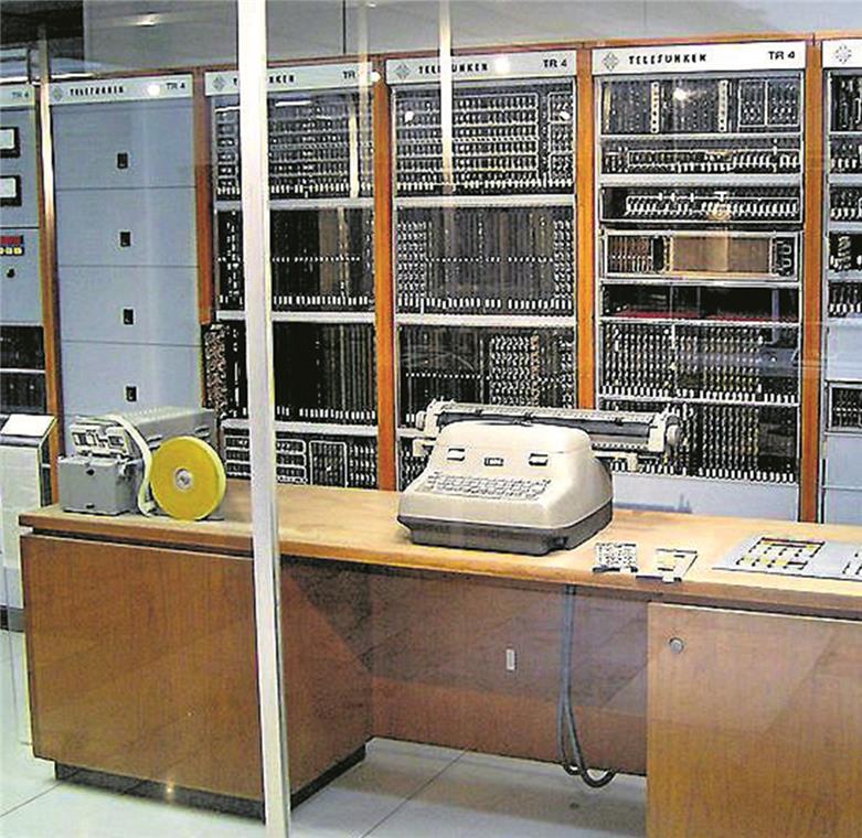Großrechner & Co im Mittelpunkt Der in Backnang Ende der 1950er-Jahre entwickelte Großrechner namens „TR 4“ gehörte damals zu den schnellsten digitalen Rechenanlagen weltweit. Foto: Stadtarchiv