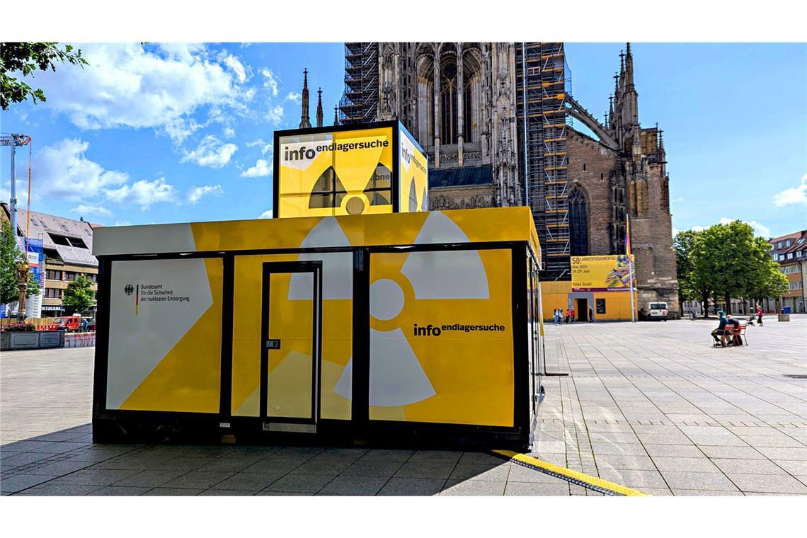 Der Info-Container zur Endlagersuche – aufgestellt in der Innenstadt von  Ulm.