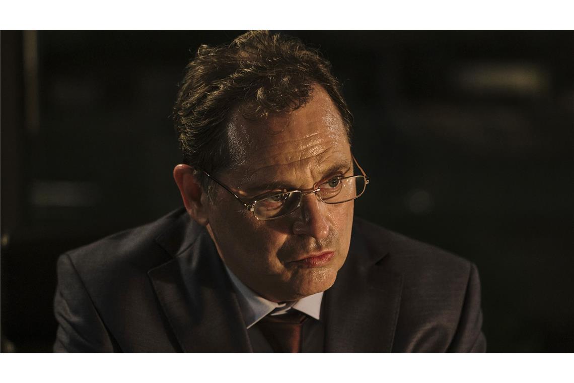 Wie war „Verblendung“, der neue „Tatort“ aus Stuttgart? Der Innenminister Christian Pietz (Nicolas Rosat) soll zugeben, dass die Polizei einen Häftling in Stammheim ermordet hat – so die Forderung der Geiselnehmerin.