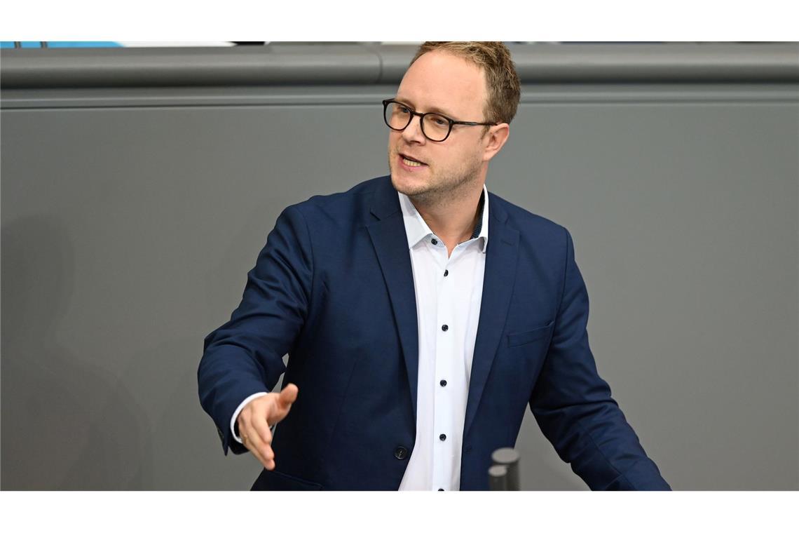 Der innenpolitische Sprecher der Grünen-Fraktion, Marcel Emmerich, hält nichts von den Binnengrenzkontrollen. (Archivfoto)