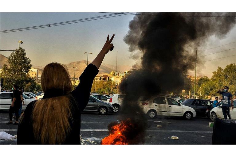 Der Iran will in der Hauptstadt Teheran 80 000 neue Sittenwächter einsetzen, um die Kopftuchpflicht für Frauen konsequenter durchzusetzen. (Archivbild)