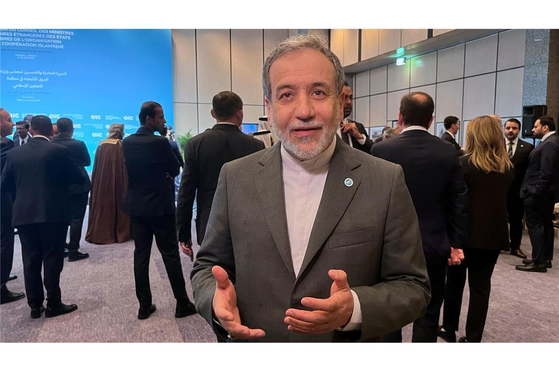 Araghtschi: US-Eingreifen in Krieg wäre "sehr gefährlich" Der iranische Außenminister Abbas Araghtschi nimmt in Istanbul an einem Treffen der Organisation für islamische Zusammenarbeit teil.