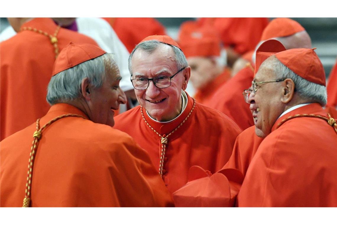 Im Konklave haben die Kardinäle die Qual der Wahl Der italienische Kardinalstaatssekretär Pietro Parolin (Mi.) gilt als einer der Favoriten auf die Nachfolge des verstorbenen Papstes Franziskus.