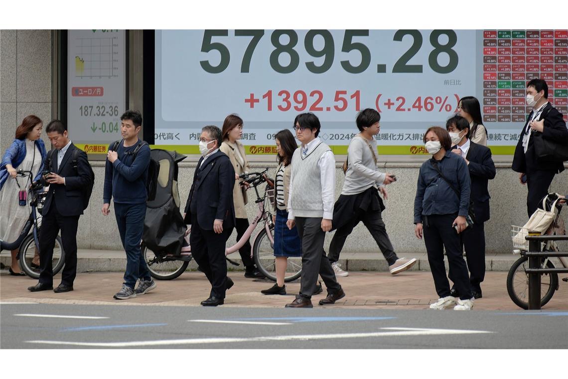 Der japanische Leitindex Nikkei 225 ist positiv in den Handelstag gestartet.