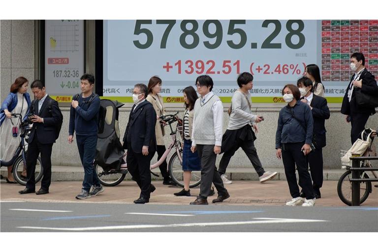 Der japanische Leitindex Nikkei 225 ist positiv in den Handelstag gestartet.