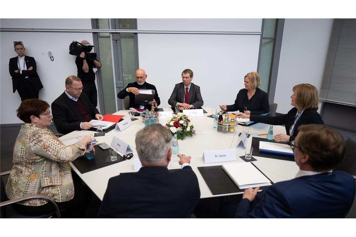 Tarifpoker startet - Öffentlicher Dienst vor Warnstreiks Der jüngste Tarifabschluss war erst nach zähen Verhandlungen gelungen.