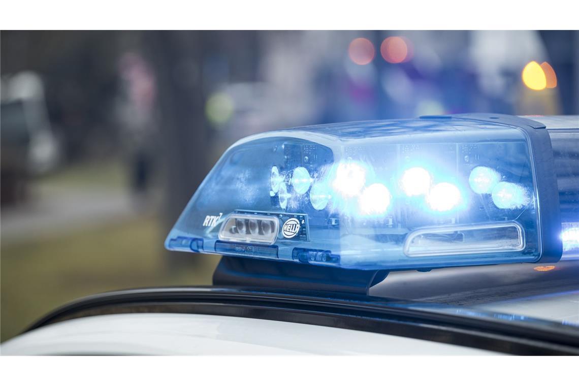 Der Jugendliche muss sich nun wegen Diebstahls und Fahrens ohne Fahrerlaubnis verantworten. (Symbolbild)