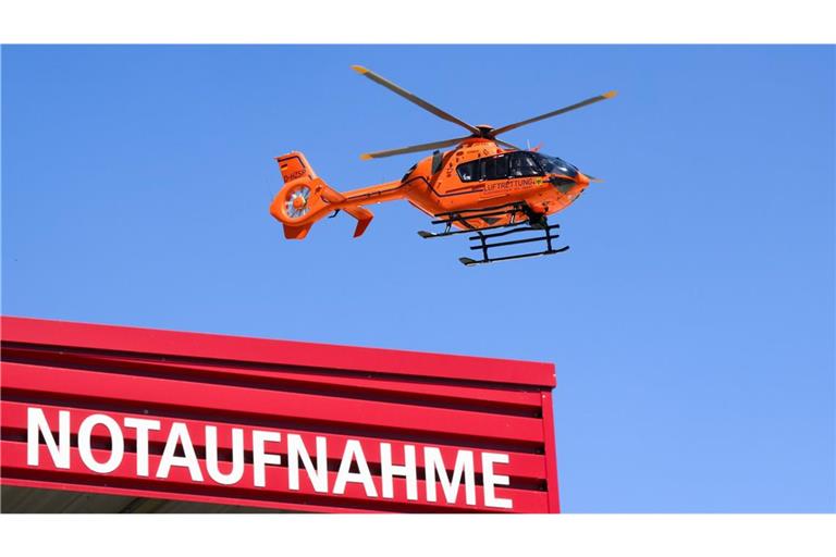 Der Junge wurde   mit dem Hubschrauber in eine Klinik geflogen (Symbolbild).