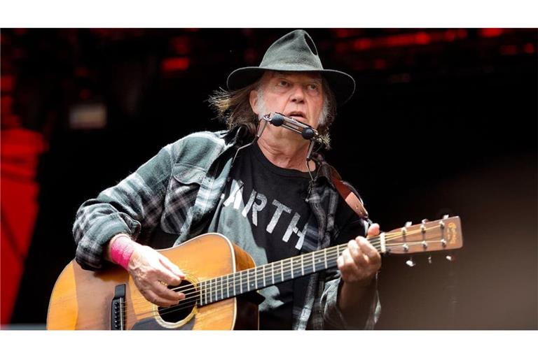 Der kanadische Sänger Neil Young verklagt den US-Präsidenten (Archiv)