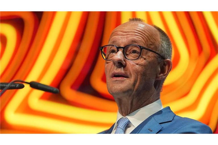Der Kanzler in neuem Licht: Friedrich Merz (CDU) fehlt es derzeit an Autorität, aber offenbar nicht an Durchhaltewillen.