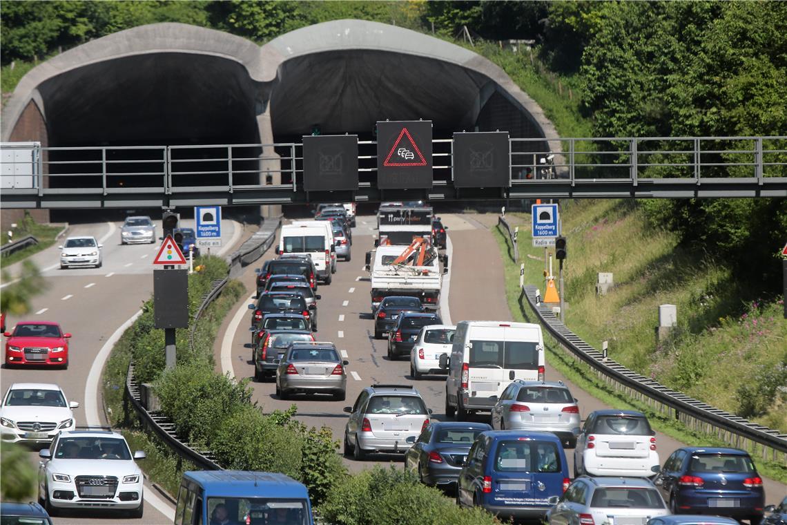 Sperrungen wegen Bombenfunds sind aufgehoben Der Kappelbergtunnel ist am Montagnachmittag wegen einer gefundenen amerikanischen Fliegerbombe gesperrt. Symbolfoto: Gabriel Habermann
