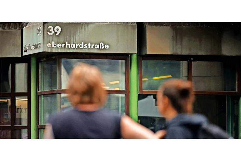 Der katastrophale Zustand des Gebäudes, in dem sich die Ausländerbehörde befindet, trägt zum schlechten Image bei.