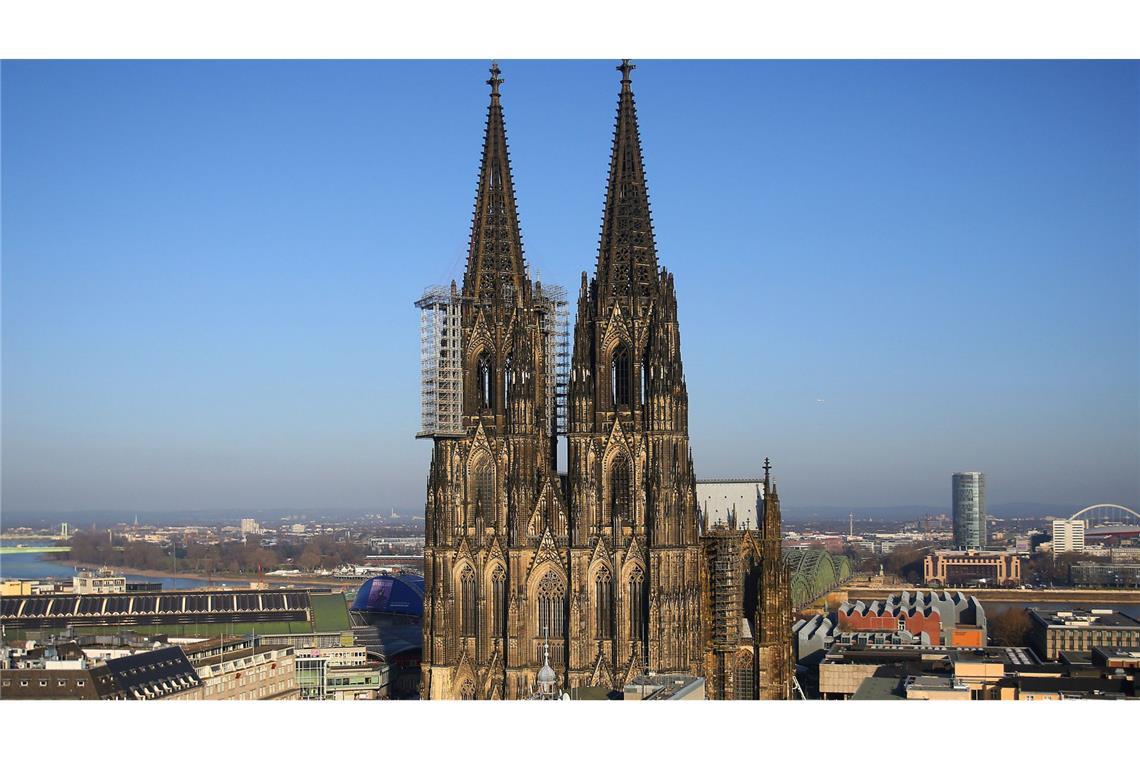 Herrenloser Koffer sorgt für Großeinsatz am Kölner Dom Der Kölner Dom musste am Freitag wegen eines verdächtigen Gegenstandes gesperrt werden. (Archivbild)