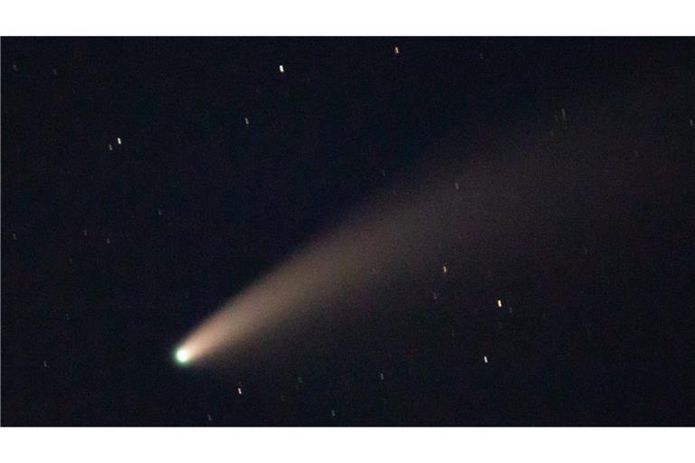 Der Komet Neowise ist am 17. Juli 2020 am Nachthimmel .über Göppingen zu sehen.