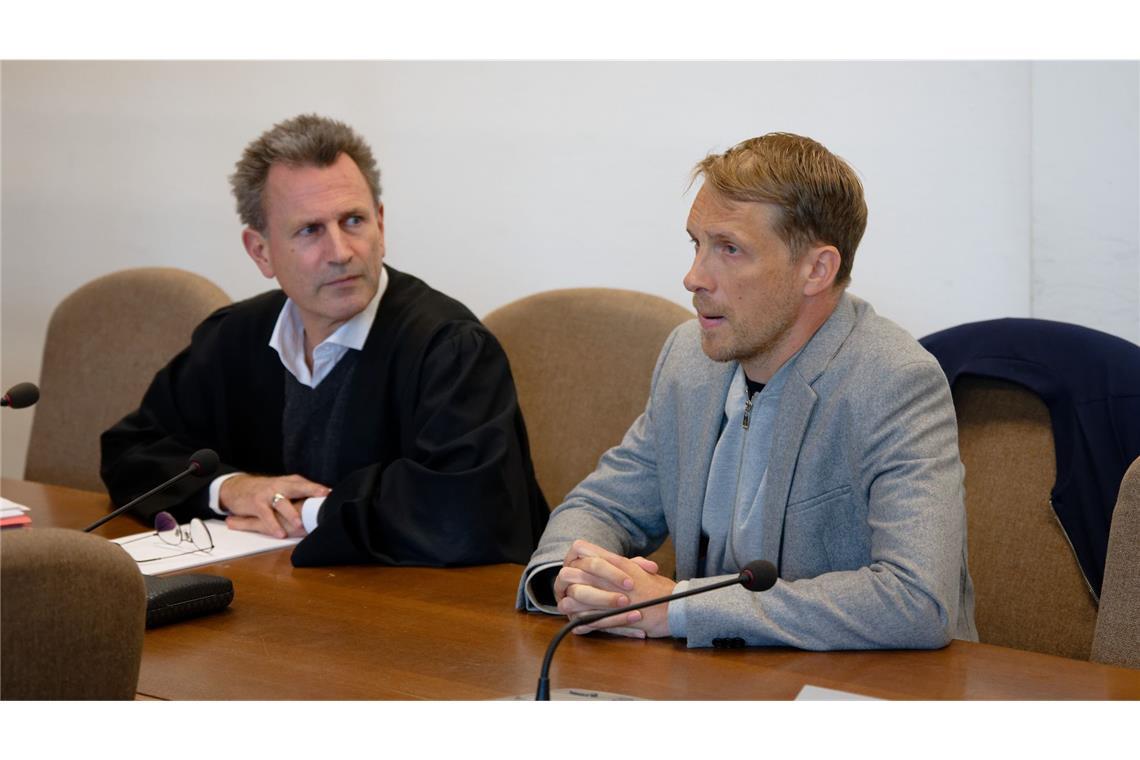 Der Komiker Oliver Pocher (rechts) mit seinem Anwalt Andreas Thiel