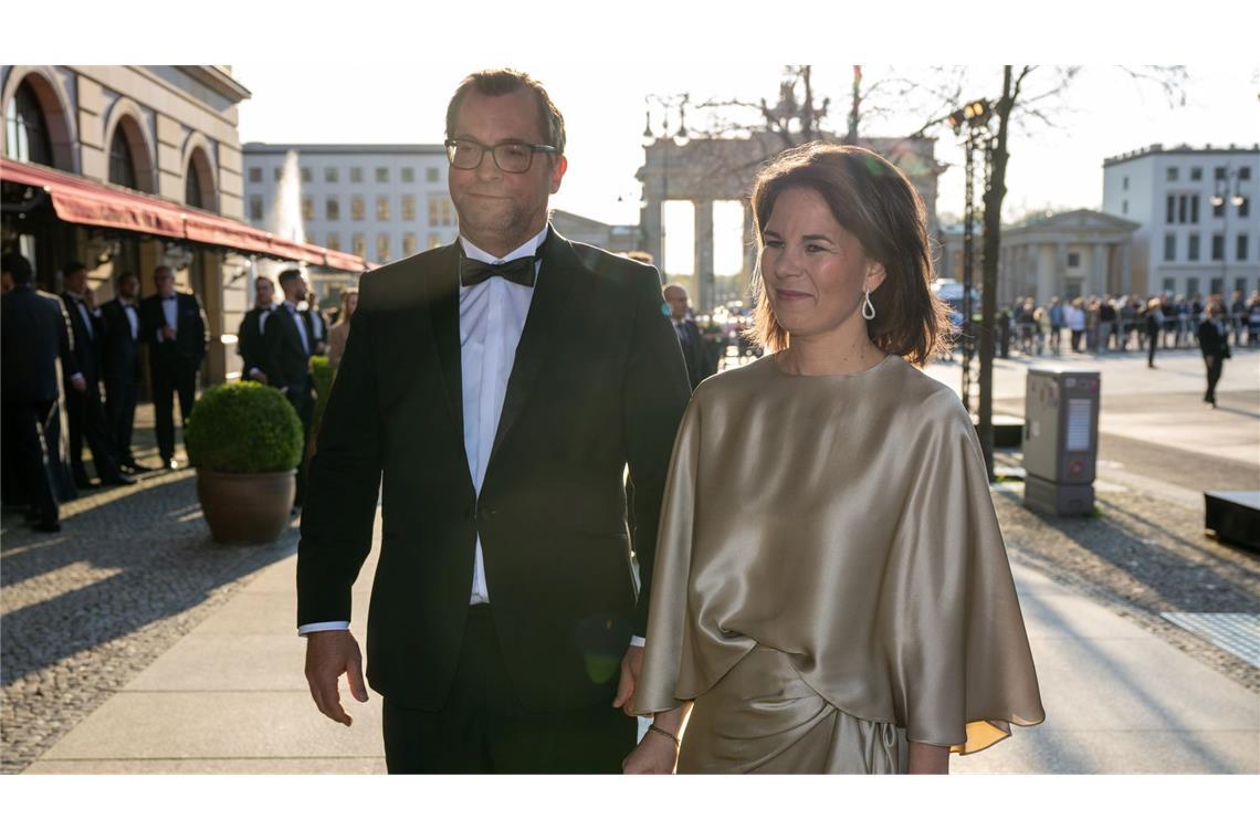 Außenministerin Baerbock und ihr Ehemann haben sich getrennt Der Kommunikationsberater und die Ministerin wollen wegen ihrer Töchter vorerst weiter zusammen wohnen.