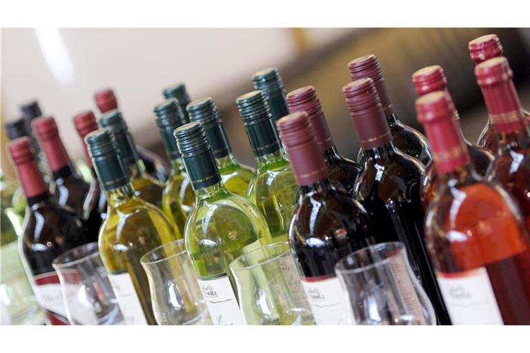 Der Konsum von Wein ist weltweit seit längerem rückläufig, aber es wird oft teurerer Wein getrunken als früher (Archivbild).
