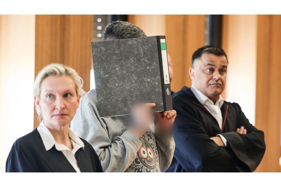 Der Krankenpfleger steht wegen Mordes an neun Patienten vor dem Aachener Landgericht.