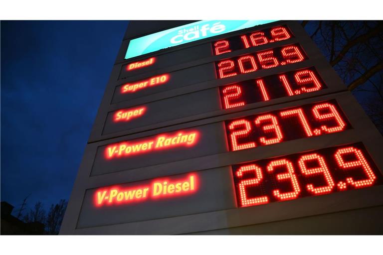 Der Krieg im Nahen Osten kommt auch bei den Tankstellen an. (Symbolbild)