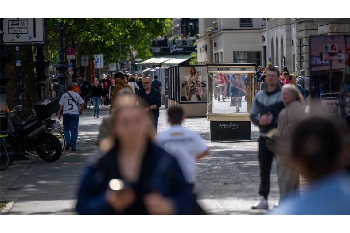 Ostdeutsche gehen häufiger in die Innenstadt Der Ku’damm gehört zu den beliebtesten Einkaufsstraßen in Berlin. (Symbolbild)